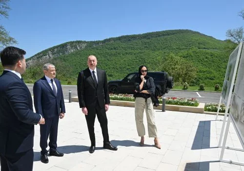 Prezident İlham Əliyev və birinci xanım Mehriban Əliyeva Şuşa rayonunun Daşaltı kənd məscidinin a&ccedil;ılışında iştirak ediblər