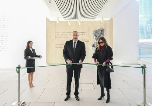 İlham Əliyev və birinci xanım Mehriban Əliyeva Zəfər muzeyinin a&ccedil;ılışında iştirak ediblər