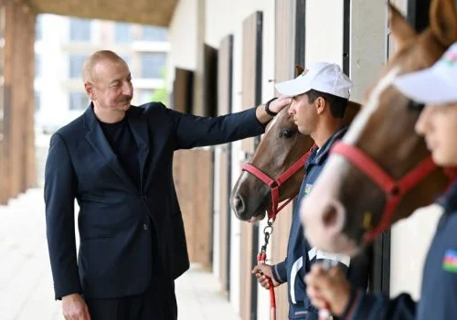 İlham Əliyev Ağdam şəhərində İmarət Kompleksinin bərpadan sonra a&ccedil;ılışında iştirak edib