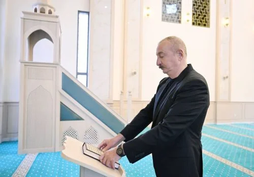 Hadrut qəsəbəsində inşa edilmiş məscidin a&ccedil;ılışı olub