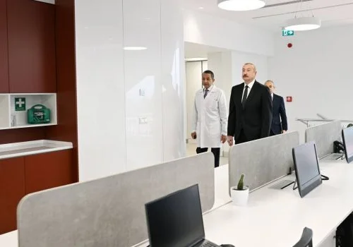 İlham Əliyev dərman preparatları istehsalı m&uuml;əssisəsinin a&ccedil;ılışında iştirak edib