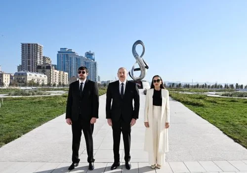 İlham Əliyev Bakıda yeni salınan &ldquo;Zəfər&rdquo; parkının a&ccedil;ılışında iştirak edib