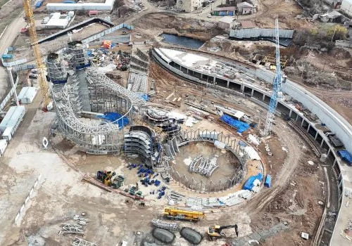 Prezident İlham Əliyev və birinci xanım Mehriban Əliyeva Şuşa məscidində aparılan tikinti işləri ilə tanış olublar.