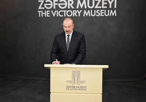 İlham Əliyev və birinci xanım Mehriban Əliyeva Zəfər muzeyinin a&ccedil;ılışında iştirak ediblər