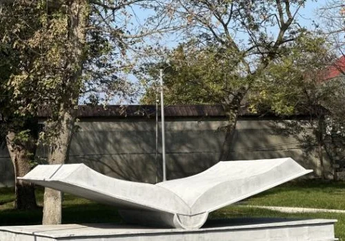 NİZAMİ GƏNCƏVİ PARKI